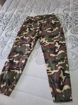 Pantalones Bershka camuflaje