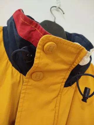 Chaqueta acolchada Tommy Hilfiger amarilla