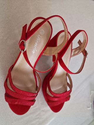 Bellissimi  sandali rossi scamosciati con strass