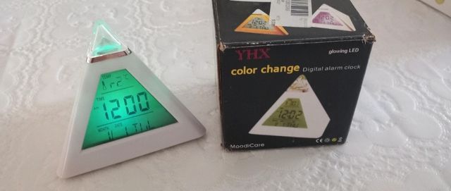 Orologio sveglia digitale YHX a LED colorato