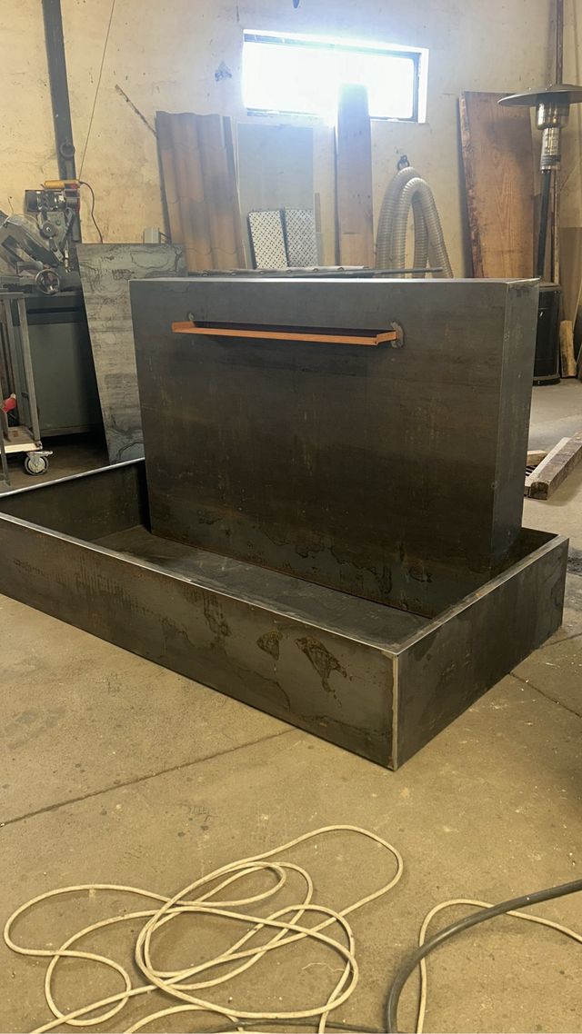 Fonte d'acqua moderna - Decorazione del giardino