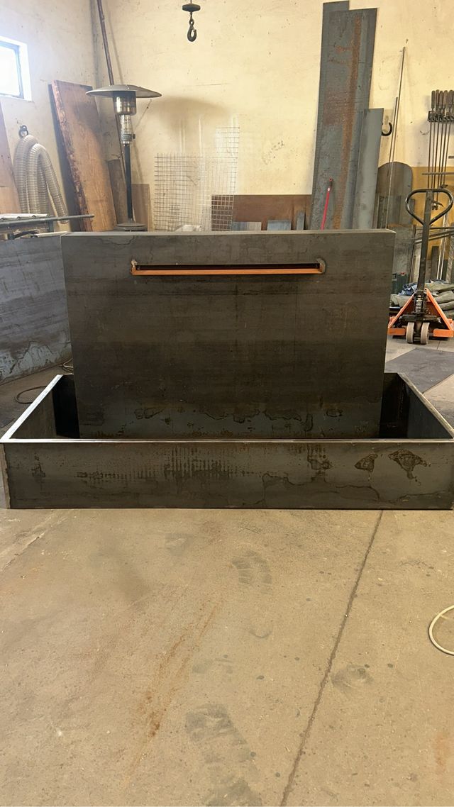 Fonte d'acqua moderna - Decorazione del giardino