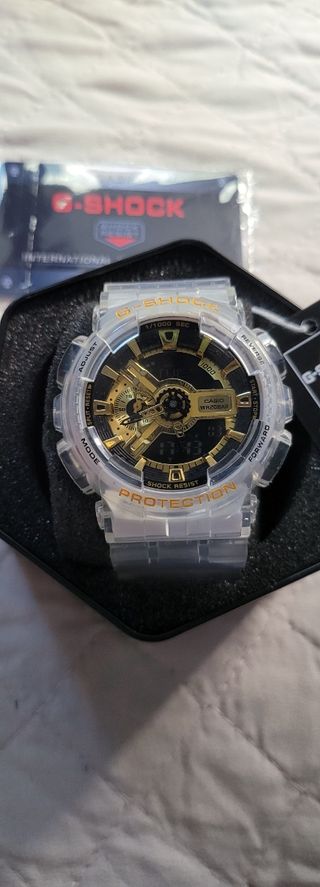 Reloj Casio GMA-S110SG - Reloj dorado y blanco
