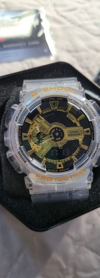 Reloj Casio GMA-S110SG - Reloj dorado y blanco