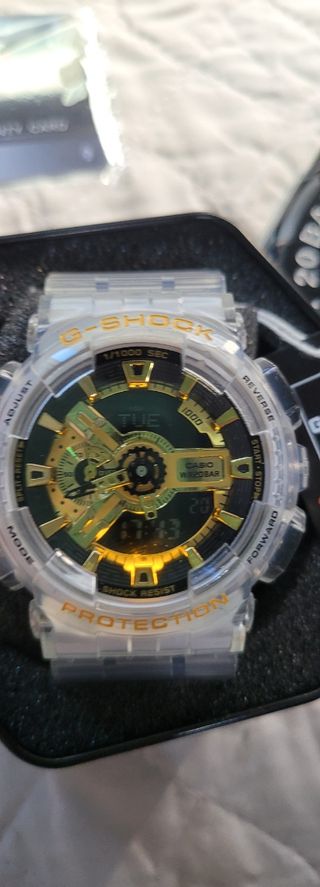 Reloj Casio GMA-S110SG - Reloj dorado y blanco