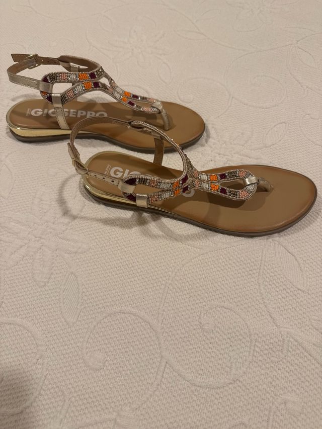Sandalias Gioseppo doradas