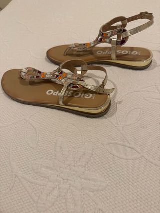 Sandalias Gioseppo doradas