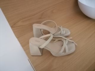 Sandalias tacón dorado cava