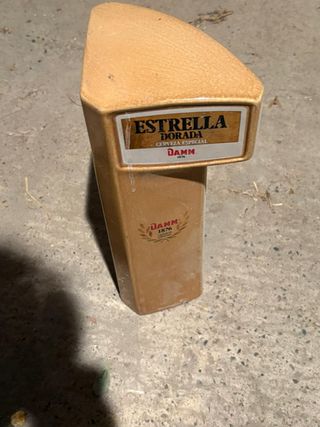 Tirador cerveza Estrella Damm.