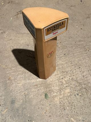 Tirador cerveza Estrella Damm.