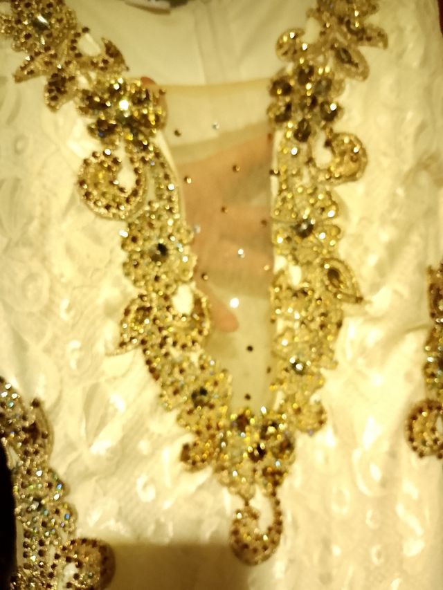 Vestido fiesta beis dorado