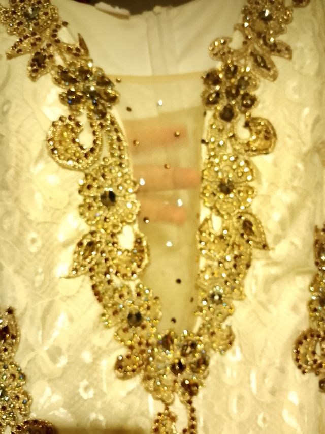 Vestido fiesta beis dorado