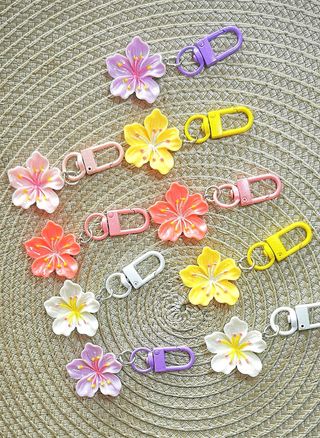 Llaveros y colgantes flores 