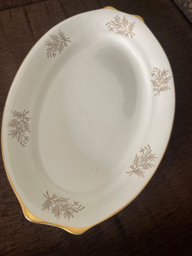 Piatto in porcellana dorata