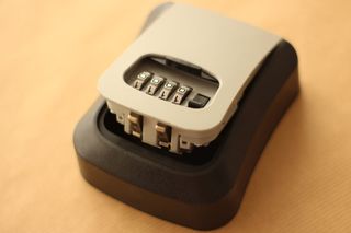 Caja fuerte Airbnb - Candado seguridad