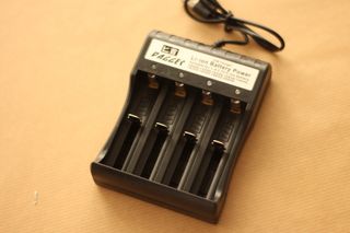 Cargador para pilas recargables AA.