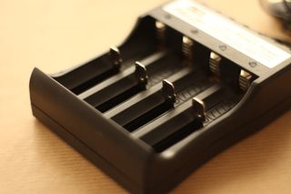 Cargador para pilas recargables AA.