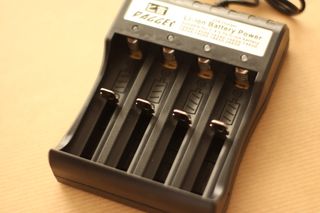 Cargador para pilas recargables AA.