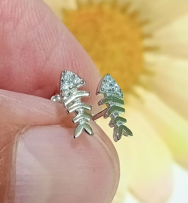 Pendientes mini raspas de pez plata 925