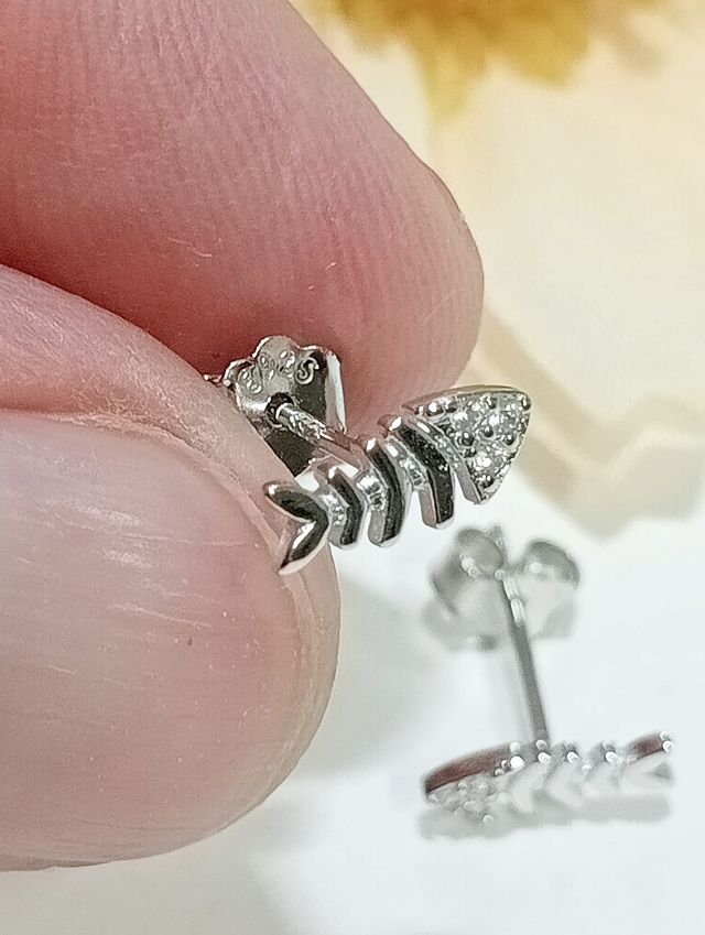Pendientes mini raspas de pez plata 925