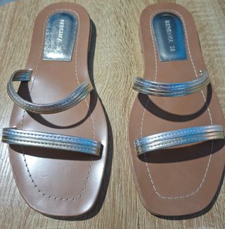 Sandalias Bershka Doradas y Plateadas 36