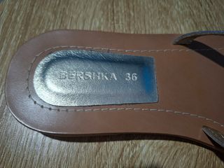 Sandalias Bershka Doradas y Plateadas 36