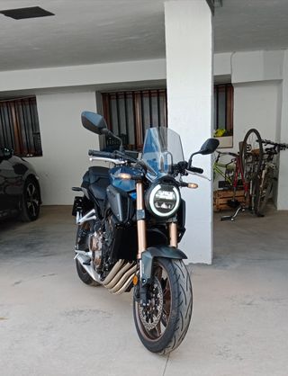 Honda CB650R - Moto Azul Solo venta en persona