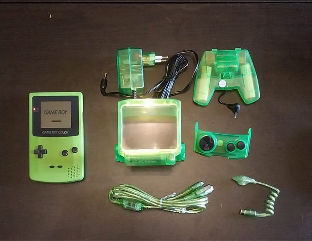 Game Boy Color verde con dos juegos y accesorios