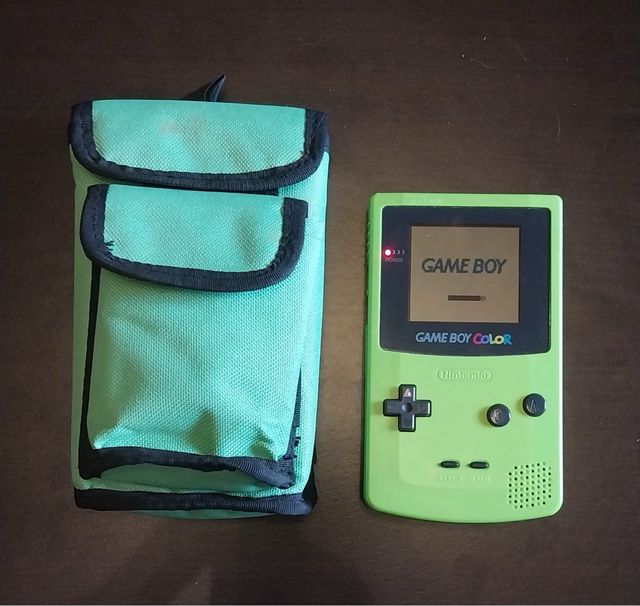 Game Boy Color verde con dos juegos y accesorios