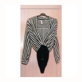 Body Camisa de Rayas Blancas y Negras Elegante