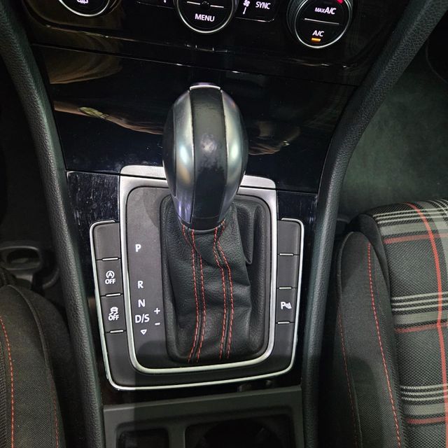VOLKSWAGEN Golf GTI 2.0 TSI 180kW (245CV) DSG