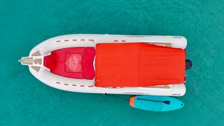 Barco todo incluido con paddle y water scooter