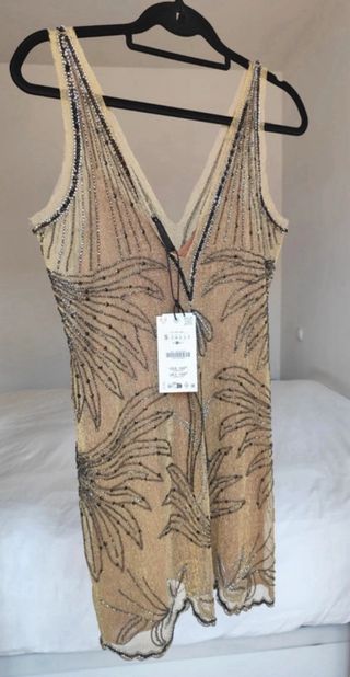 Vestido Zara pedrería beige dorado
