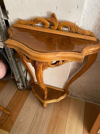 Recibidor de madera tallada