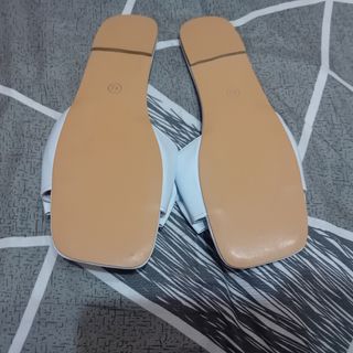 Sandali bianchi con fiocco