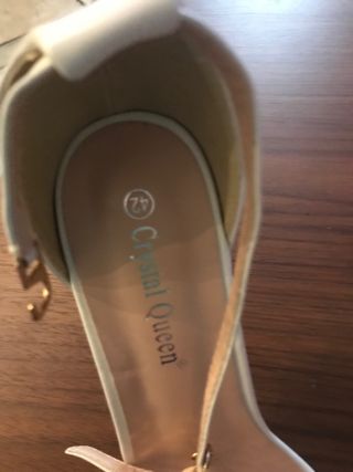 Sandali bianchi con cinturino