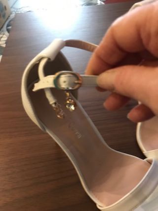 Sandali bianchi con cinturino
