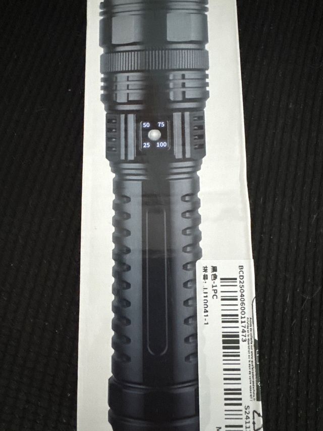 Linterna LED táctica negra