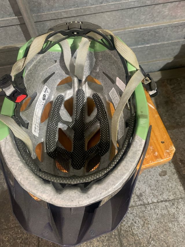 Casco bici Alpina, morado-verde