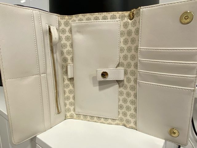 Cartera Swarovski beige y dorada