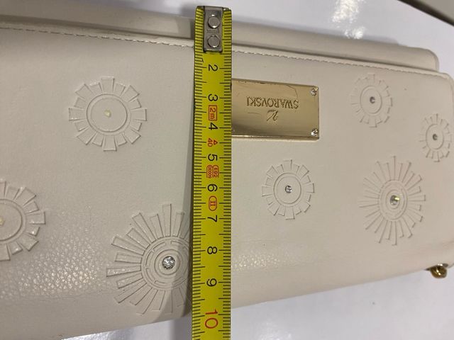 Cartera Swarovski beige y dorada