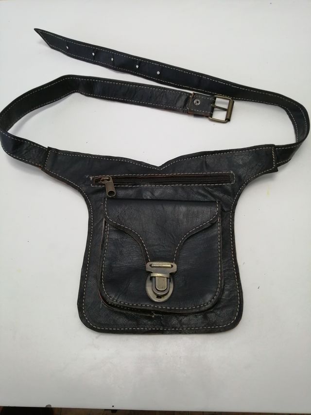 Riñonera negra cuero