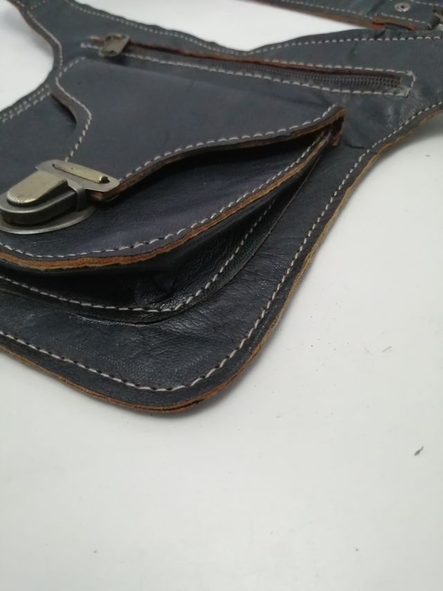 Riñonera negra cuero