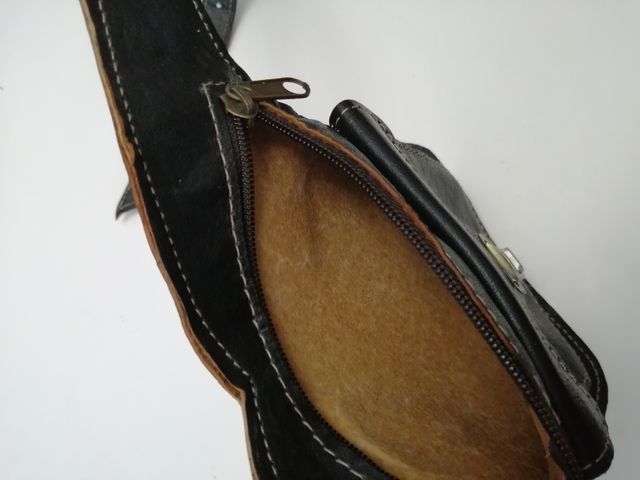 Riñonera negra cuero