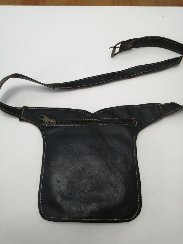 Riñonera negra cuero