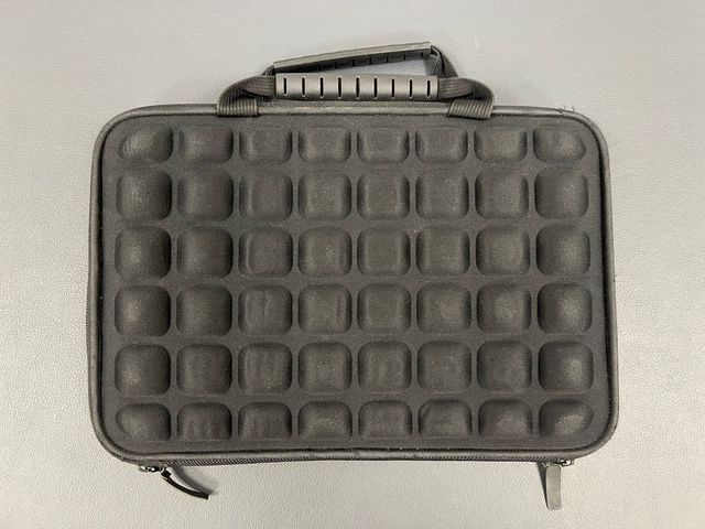 POUCH SC13BL funda 13,3′′ – negra, anti‐choque,