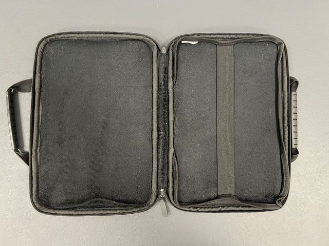 POUCH SC13BL funda 13,3′′ – negra, anti‐choque,