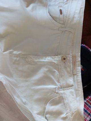 Falda vaquera blanca. Elástica