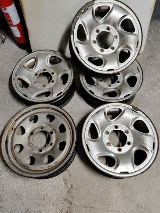5 Llantas Hierro 16" usadas
Solo venta en persona