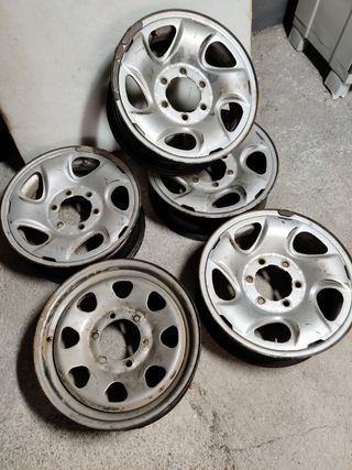5 Llantas Hierro 16" usadas
Solo venta en persona